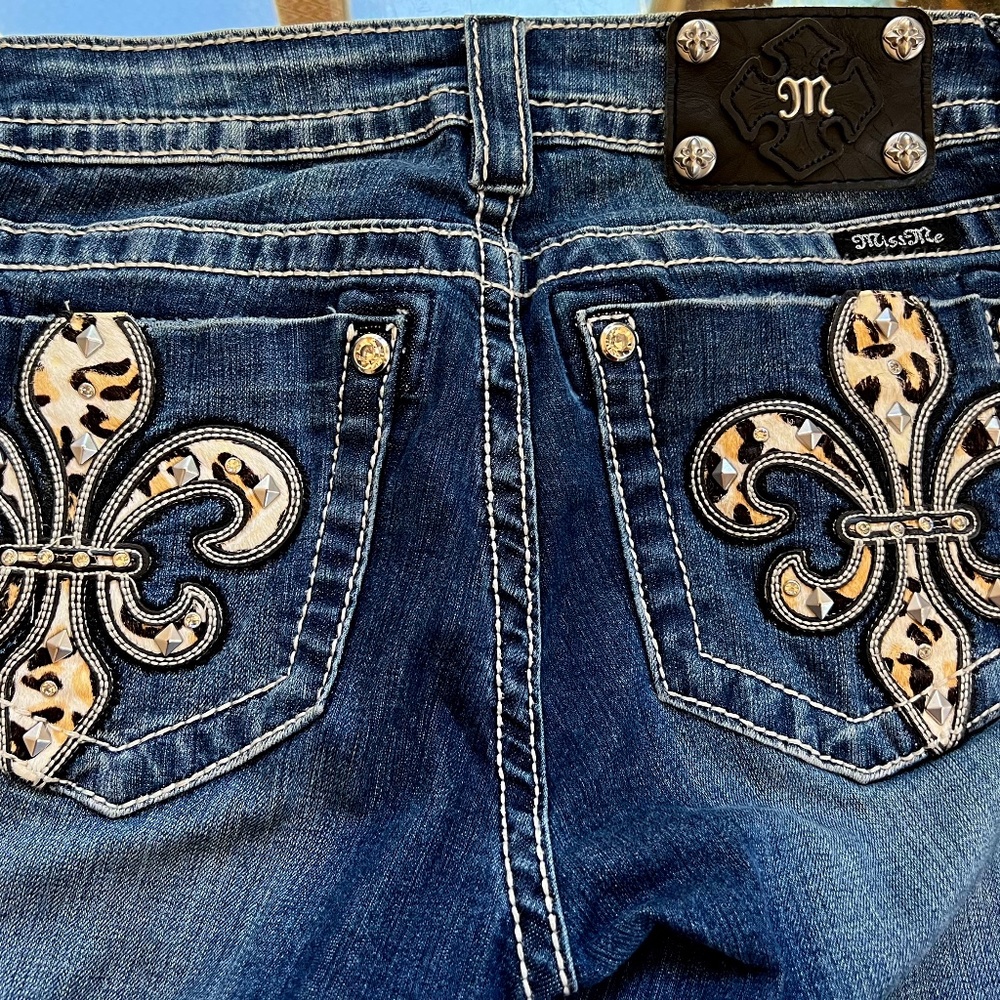 Miss Me Leopard Fleur de lis  Bootcut Jeans Size 27/ 34